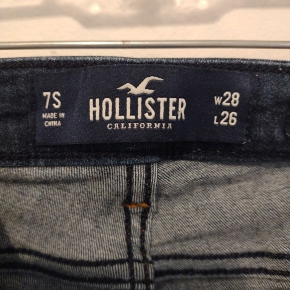 Hollister - 28x26 Distressed Low Rise Jean Legging - Picture 11 of 14